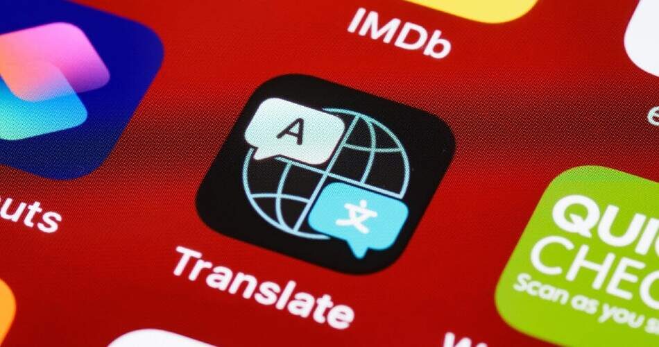 La aplicación utiliza los servicios en la nube para realizar las traducciones, pero se pueden descargar paquetes de idiomas.